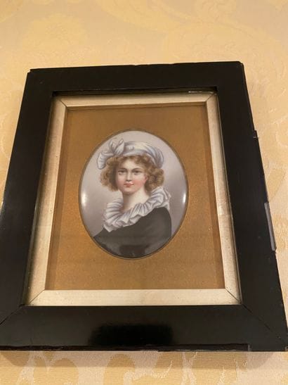 
Lot of 3 oval miniatures on porcelain, one...