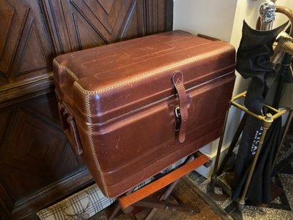 Cooler entirely sheathed in leather
Signed...
