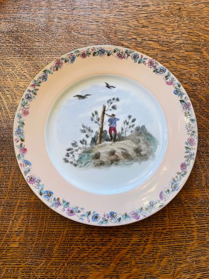 PARIS
Sixteen porcelain plates with polychrome...