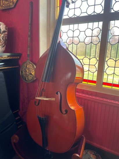 Modern double bass 3/4, with a bow
Expert...