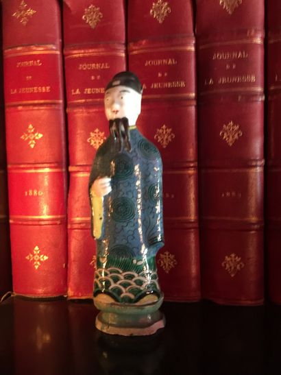 CHINE
Seven figures of dignitaries in porcelain...