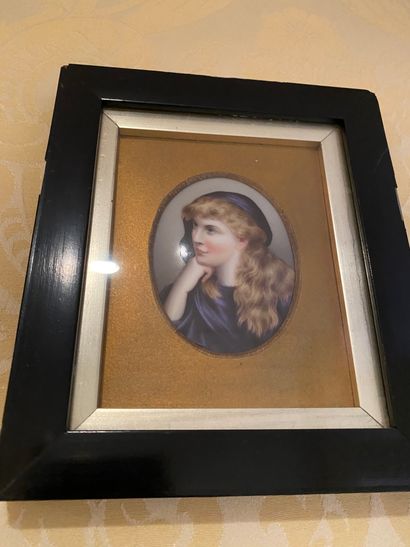 
Lot of 3 oval miniatures on porcelain, one...