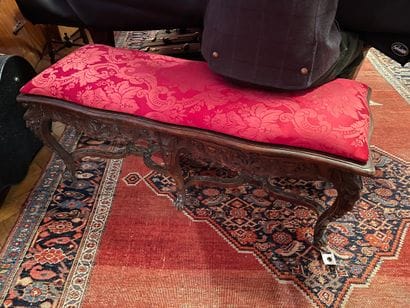 Richly carved wooden bench
Six cambered legs...