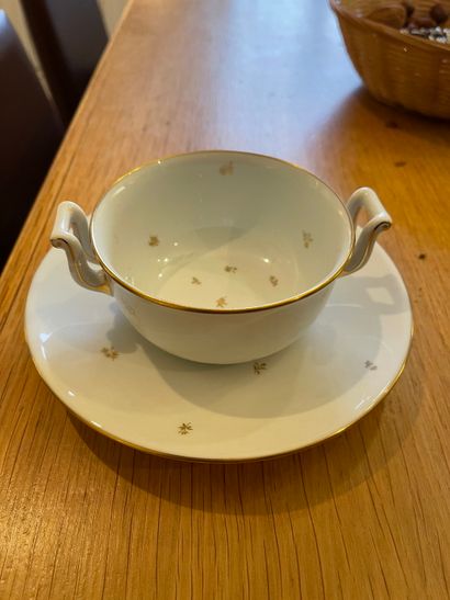 SÈVRES
Eight porcelain cups with two handles...