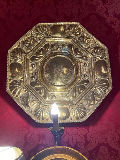 Offering dish in yellow copper, embossed...
