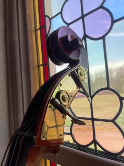 Modern double bass 3/4, with a bow
Expert...