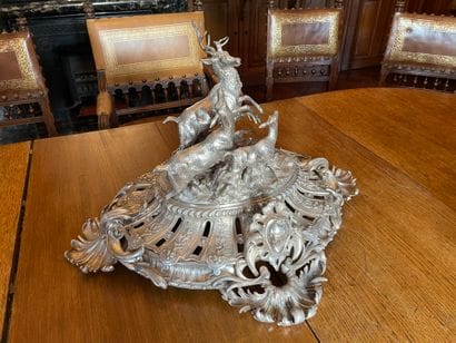 Important table top in silver bronze
Rich...