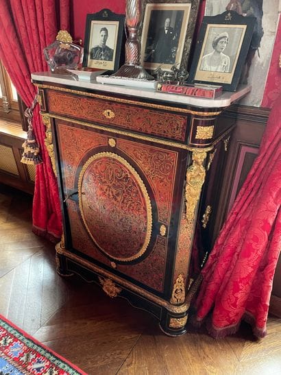 Pair of furniture with height of support...