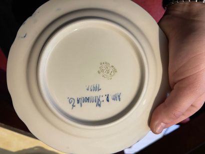 
Important table service in blue and white...