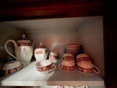 LIMOGES
Porcelain service with polychrome...