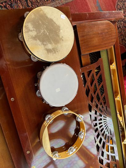 Three tambourines with bell
Expert : Gilles...