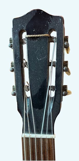 Six strings guitar, one piece back and sides...