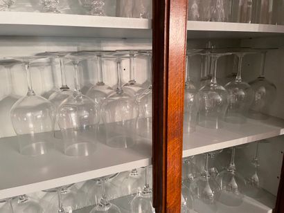 Set of fifteen glass tasting glasses
Modern
Expert...
