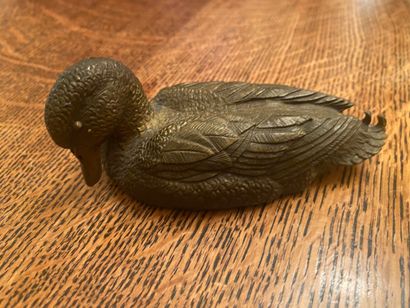 Duck in bronze with dark patina
Modern work
H....