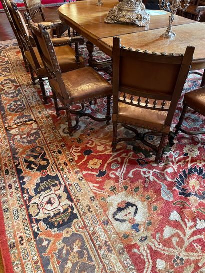 Important wool carpet
Red field with flowers
Navy...