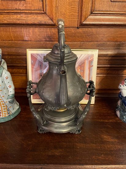 Pewter lot
Including a samovar, two large...