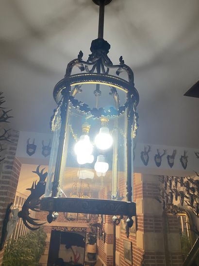Circular lantern in gilt bronze
Straight...