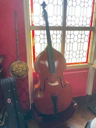 Modern double bass 3/4, with a bow
Expert...