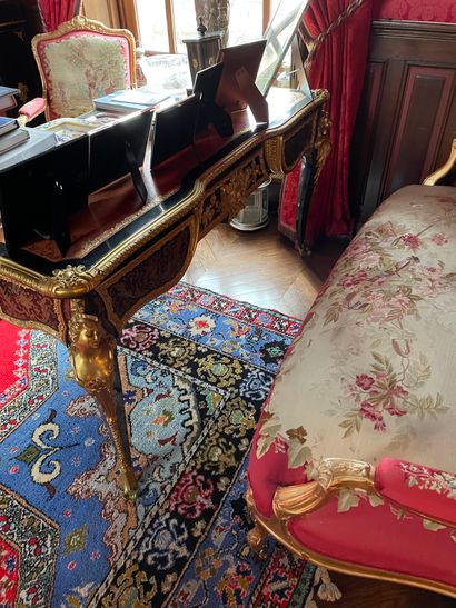 Flat middle desk in Boulle marquetry of brass...