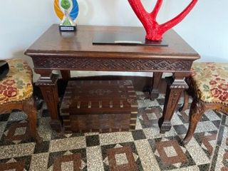 Rectangular oak middle table
Sheath legs...