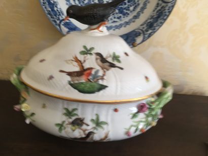 HERENDT
Part of a porcelain service with...