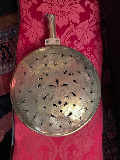 Openwork and engraved yellow copper basin
Early...