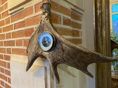 Circular brass barometer set in wood
H. 45...