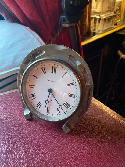 Circular brass desk clock, base composed...