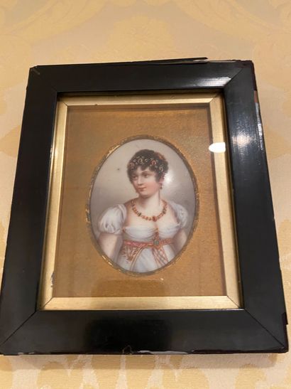 
Lot of 3 oval miniatures on porcelain, one...