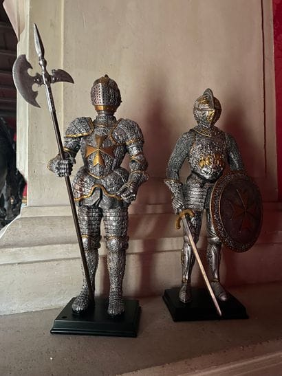 Pair of sculptures in resin
Two knights in...