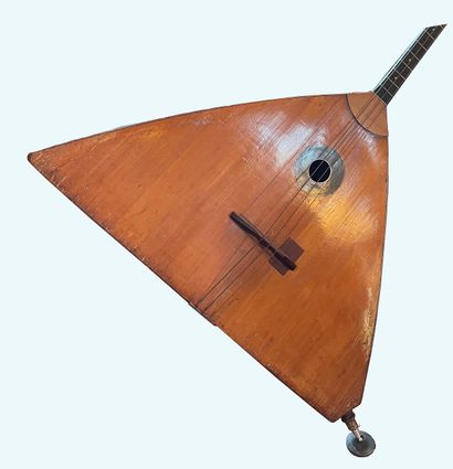 Low balalaika, back in birdseye maple, spruce...
