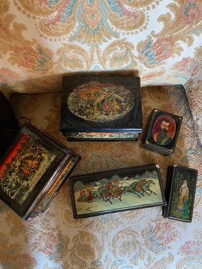 
Set of five Palekh boxes in lacquered papier-mâché,...