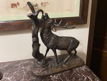 École contemporaine
Stag with a branch
Bronze...