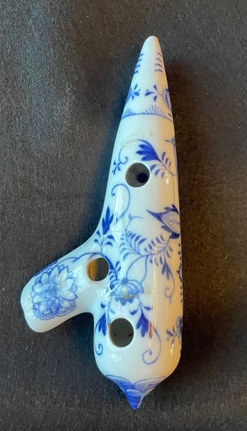 Porcelain ocarina, small accidents at the...