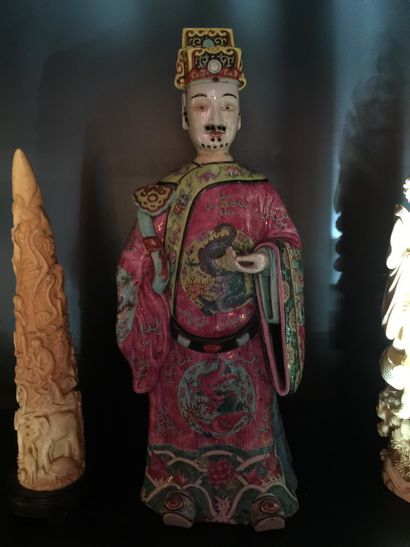 CHINE
Large standing dignitary figure in...