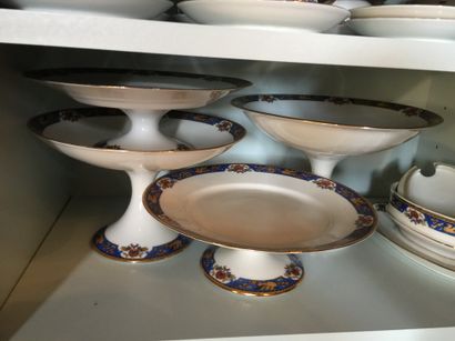 LIMOGES
Porcelain service with polychrome...