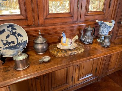 Pewter lot
Including a samovar, two large...