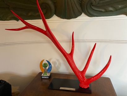 Red tinted molded resin deer trophy
Modern
H....