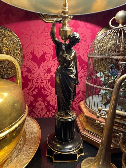 Pair of lamps in patinated bronze
Vestal...