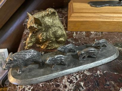 Gilded bronze boar's head
On joint
Laie followed...
