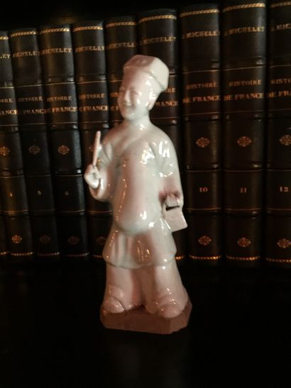 CHINE
Seven figures of dignitaries in porcelain...