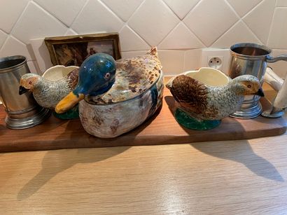 Gien et divers
Three earthenware terrines,...