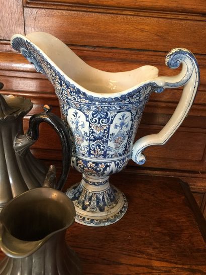 ROUEN (genre de)
A helmet-shaped ewer in...