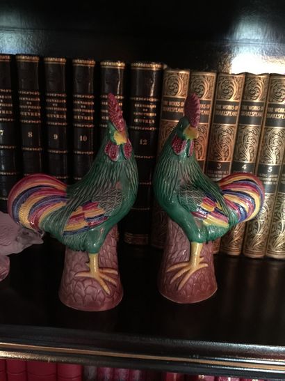 CHINE
Two roosters in porcelain with polychrome...