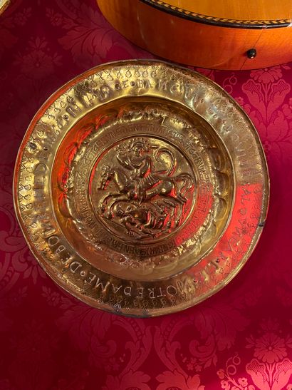 Circular begging dish in yellow embossed...