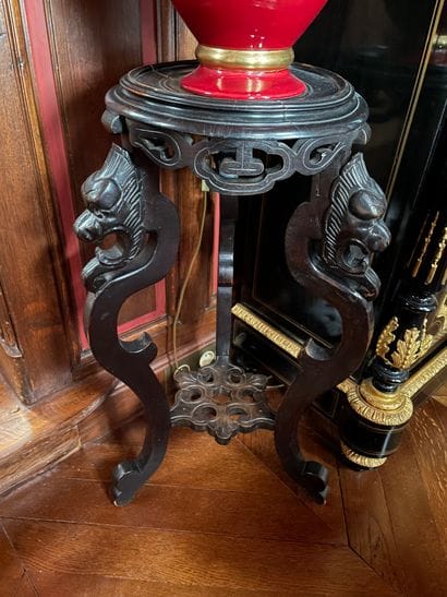 Blackened wood carved tripod saddle
Upright...