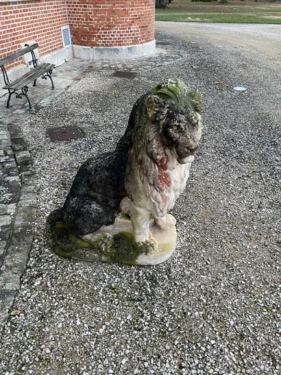 Two garden lions in reconstituted stone
Modern
H....
