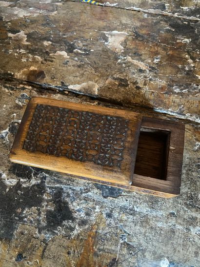 
Carved wood spice box

Work in the taste...