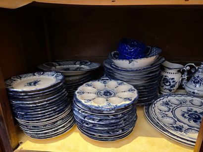 
Important table service in blue and white...