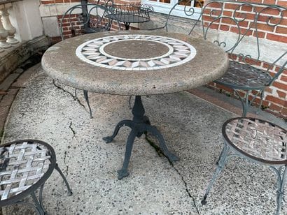Pair of garden tables
Metal base
Circular...